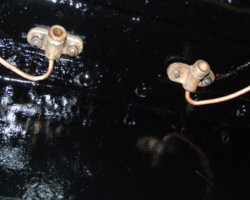 Oil connectors to the pony truck horn guides. Rubber hoses attach to these to allow for the swing of the truck. There is another pair behind the photographer to supply the trailing horns.