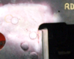 Close up of the upper rear of the horn gap; the yellow circles show the small cracks at this point.