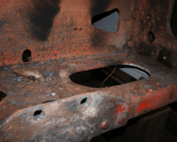 A further picture of the rust on the remains plate.