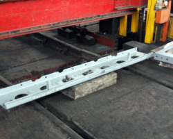 Also in primer is this section which fits above the hind buffer beam. Among its tasks, it is the rear location of the footboards once the cab is complete.