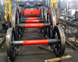 Among the fruits of their work are all four axles. The LMS painted the areas inside the frames, including the axles, vermillion, and our axles have received their final coats.