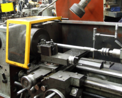 Rather more detailed work: the fitting of the GWR injector on the driver’s side necessitates a new water control rod below the driver’s seat. This is here being turned up in the lathe.