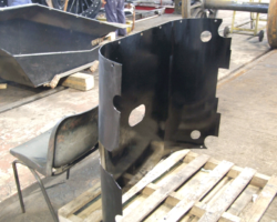 Still painting, the cylinder cladding sheets receive attention, on the inside as well as outside.