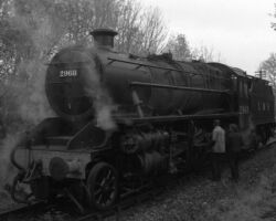 The return run to Bridgnorth was chimney first, and while confidence had grown, check-over stops en-route were still the order of the day. Here Colin and Graham carry out the examinations.