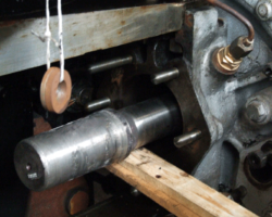 Again, the rear of the piston rod emerges from the back cover.