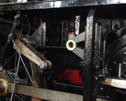 The right hand expansion link has been removed for work to ease its movement in its bushes.