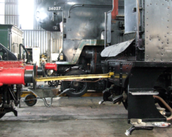 The bar coupling the two engines together.