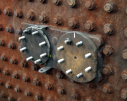 Blanking plates cover the holes for the safety valves in preparation for the boiler’s hydraulic test.