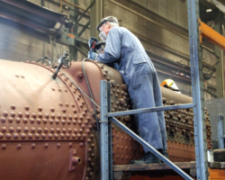 Meanwhile, John used the needle gun to work between the nuts of the crown stays.