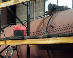 The electric pump with a hose connected to one of the clack valves raises the pressure.